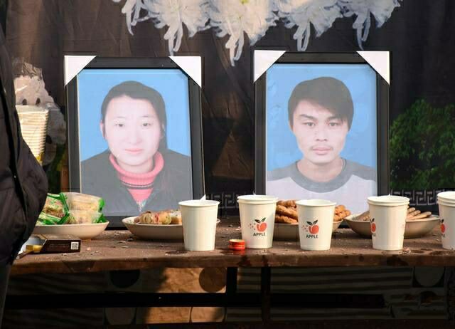 卡车司机夫妻去世 数百卡友为其送行