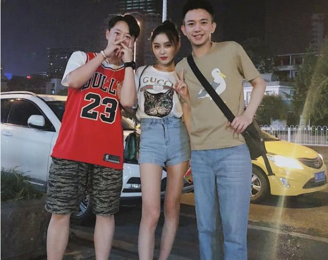 变形记:曾经"衣衫不整"的女孩,15岁化妆4年,今成美女学霸