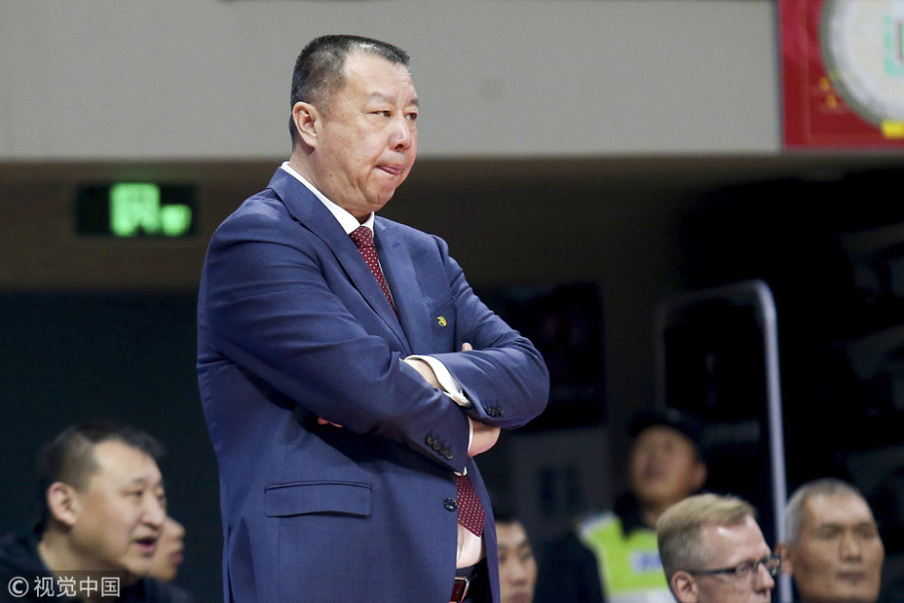 吴庆龙球员在场上就像梦游一样输球责任我来背