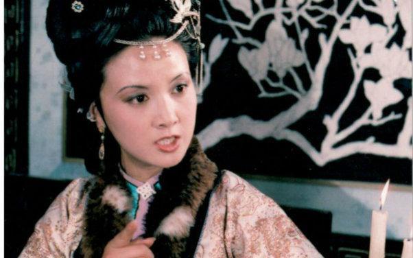 像凤姐,清虚观骂冲撞了她的小道童"野牛肏的,你往哪里跑";   骂贾蓉