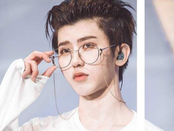 戴眼镜颜值"翻倍"的5位男星,蔡徐坤和王源都输给了他!