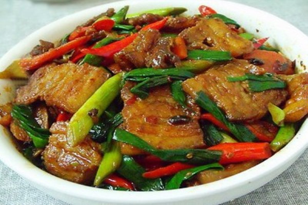 回锅肉的家常做法,二刀肉才是正确选择,味道肥而不腻咸香入味!