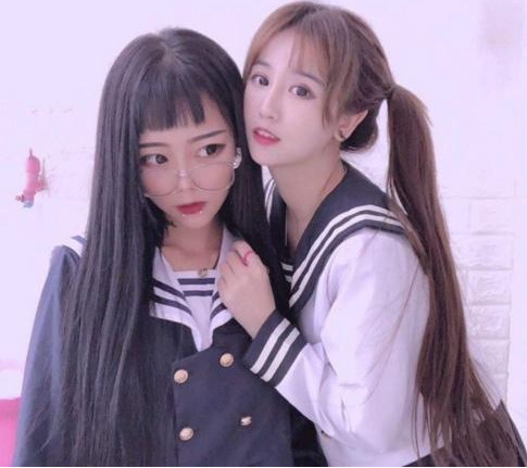 顾茜茜"吹气球"后再次作妖,放出水中照网友眼直了:手在干嘛?