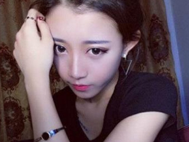 小伊伊跨年跳舞,却因穿的衣服遭网友吐槽,网友:别作秀了!