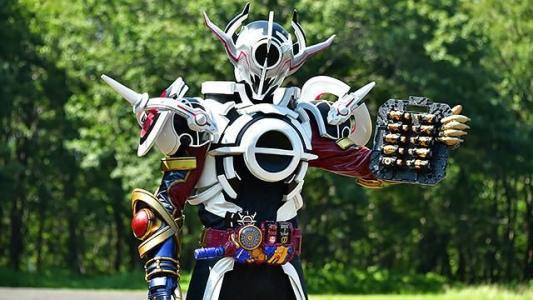 e总将行星毁灭后化为自身的能量的地球外生命体的种族"blood族"的一人