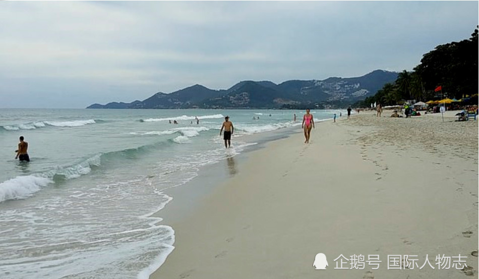 台风来袭前乱象:泰国旅游胜地上万游客或逃离