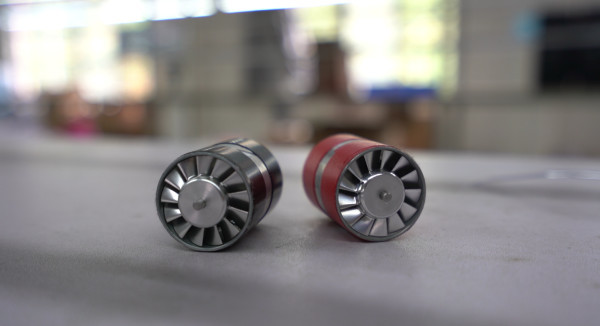 戴森吹风机假冒链条被端:成本价120元,按专柜