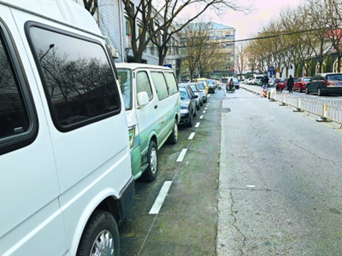 北京停车改革实施 说好的停车白虚线在哪儿呢