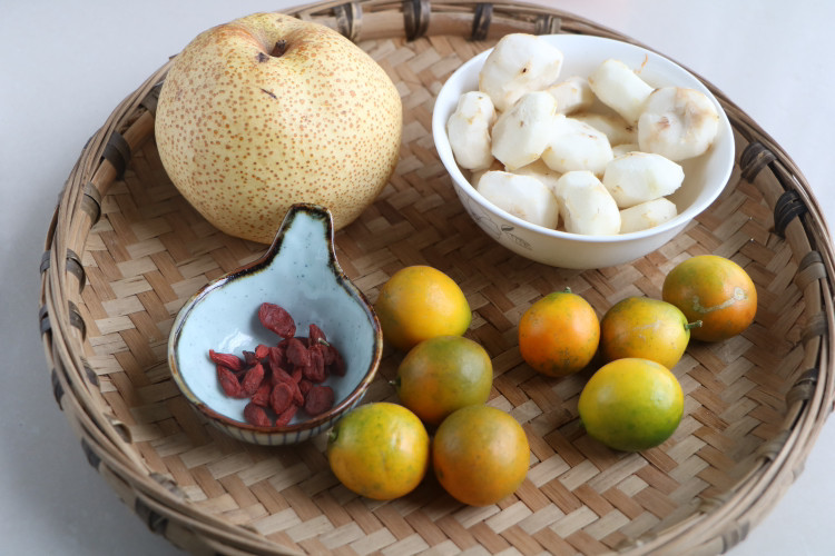 冬天,我常给孩子煲这碗糖水,咳嗽少了,消化也好