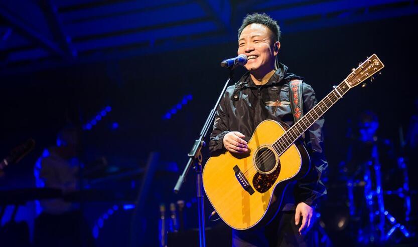 许巍《无尽光芒》北京首唱会温暖开唱!乐人+L