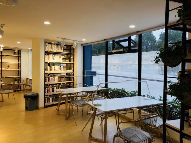 青田人,用第三代社保卡可到县图书馆借书啦