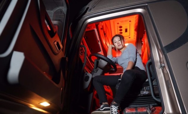 90后货车女司机:6年跑了百万公里,家庭时间