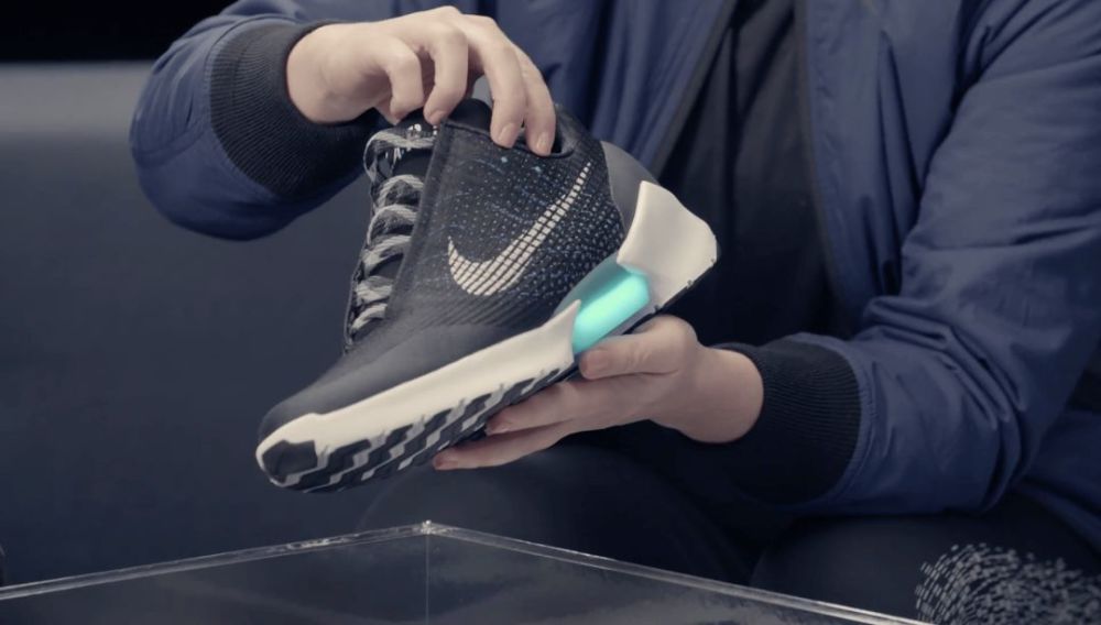 懒癌症患者福利:耐克新款hyperadapt智能鞋自动系鞋带