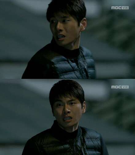 《赤月青日》李伊庚凭借着执著的调查演技提高了剧情投入度