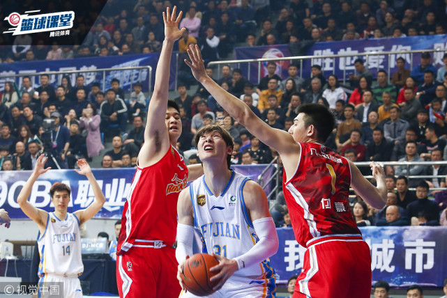 【篮球课堂】剖析大梦大郅脚步动作 王哲林与