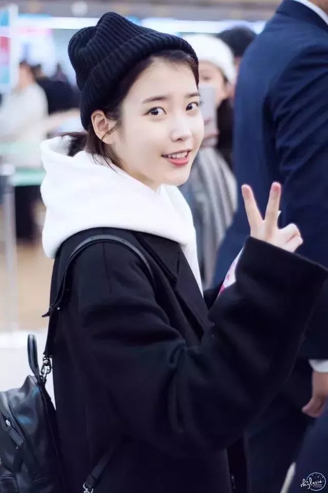 人人都有的黑大衣,为什么她们可以穿得这么好