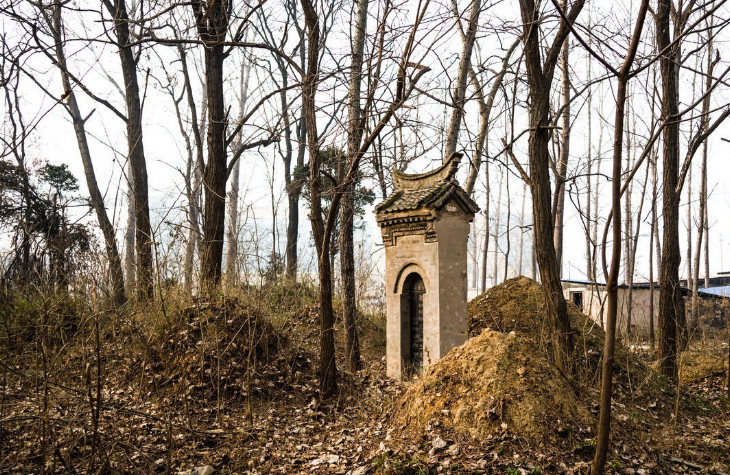 老人经常说"宁可夜宿荒坟,不可旅居古刹,有什么含义?