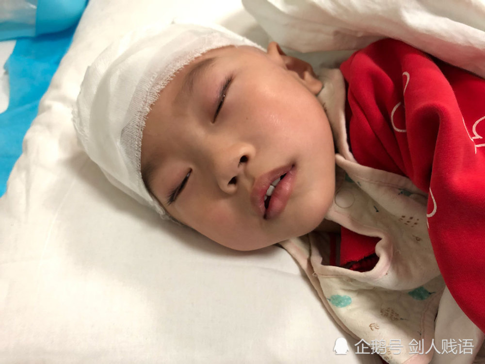 羊水三度粪染致宝宝脑瘫,三年挨十刀生途坎坷