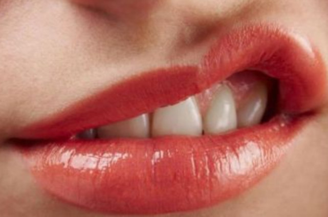 一次 亲吻 感染梅毒 嘴巴有这 迹象 多半已被病毒 侵蚀