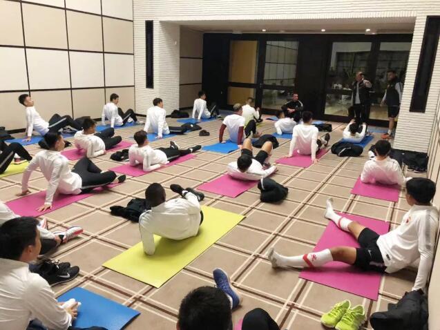 深足辗转30多小时抵达西班牙 扛着时差立即投