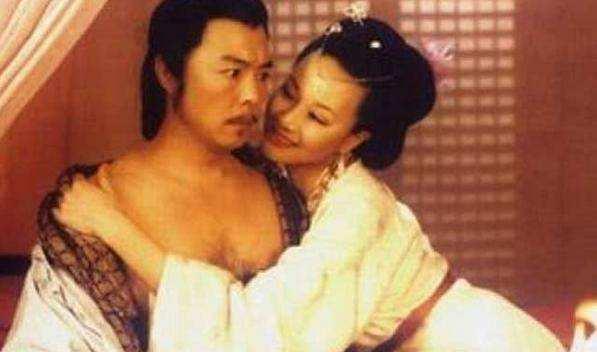 秦相吕不韦上台后大举东出,灭东周打三晋,却惹