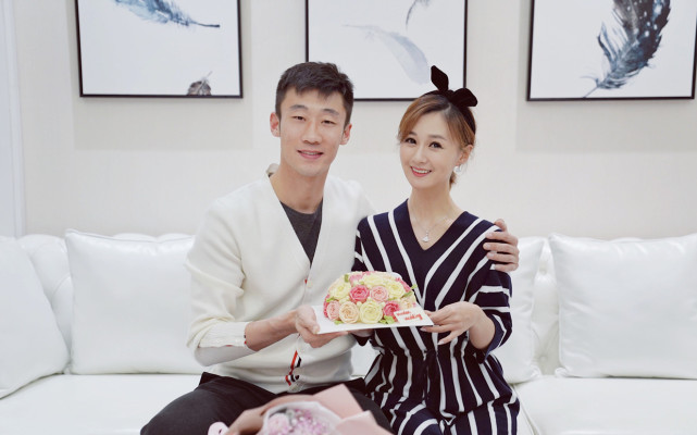 2010年,陈密和父母一起看辽足比赛,一次不经意的对话让她知道辽足队中