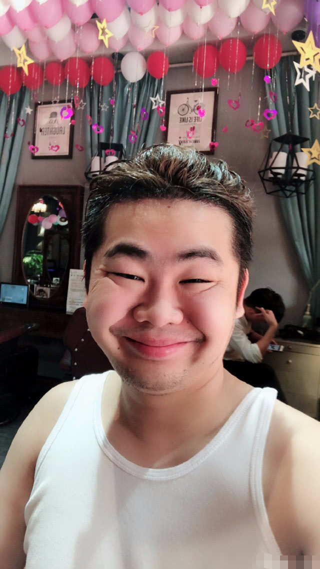 洞主直播曝光凯哥离场原因!得知内幕时,让网友瞬间炸了!