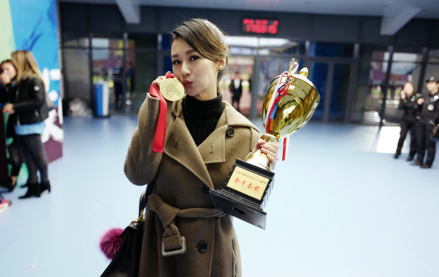 里皮为他弃郭全博!32岁国门是人生赢家 貌美妻子人气比他还高