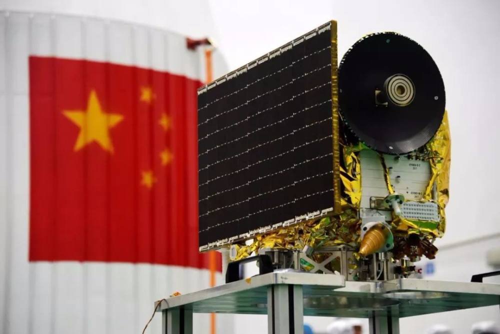 捷报传来,全球首颗探月微卫星降落月背,玉兔二号的新任务来了