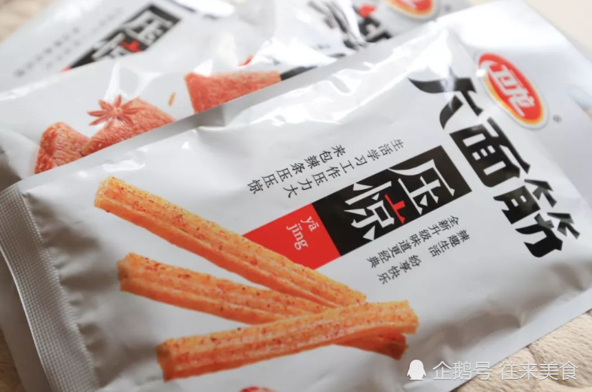 卫龙辣条到底干净不干净?在显微镜下放大100