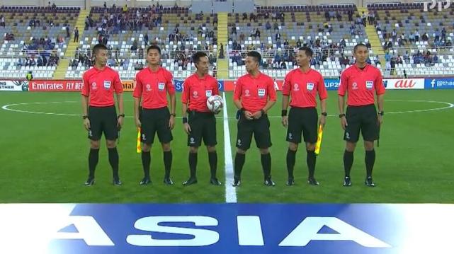 中国籍裁判组亮相亚洲杯 马宁近似光头颇有喜