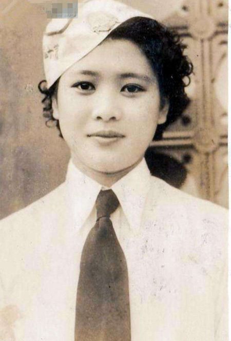 杨秀琼从第十一届奥运会失败后回到家乡,心情非常沮丧.