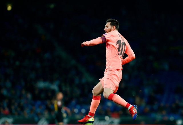 巴萨加冕冬季冠军 甩开皇马10分 4年首战终于