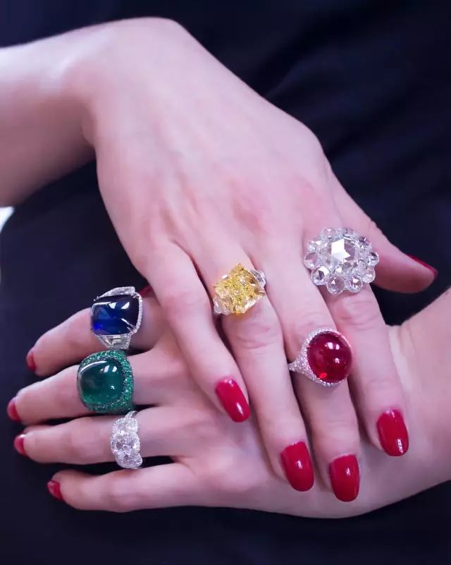 手是女人的第二张脸,这么戴戒指简直美到爆!各种手型都能get_腾讯新闻