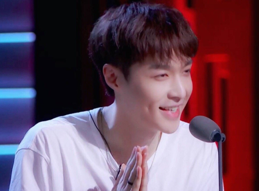 被李诞吐槽白莲花,张艺兴:多拍几个微笑的脸,我