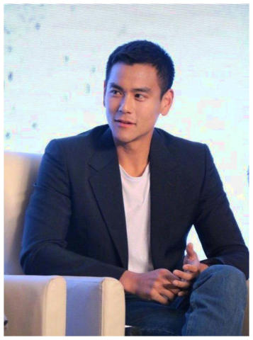 当男星留"劳改头",陈晓惊艳,李易峰脸崩,最后一位想和他拍拖