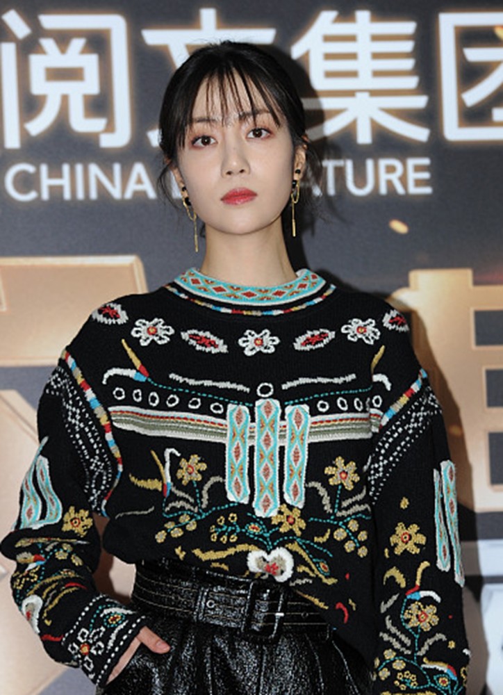 李溪芮现逆天大长腿超杨幂,可在气场上却完败