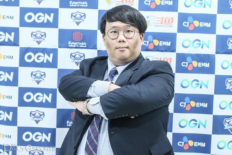 两年半的时间,panda不仅帮助多支lol战队取得了进步,还曾将李炳权(id