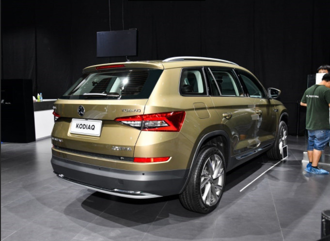 跌了又跌!这大众车降价上瘾,比途观漂亮,满油能