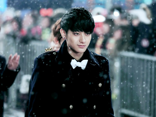 都说黄子韬不适合"硬汉头",看到他十八岁平头照,网友:佛了