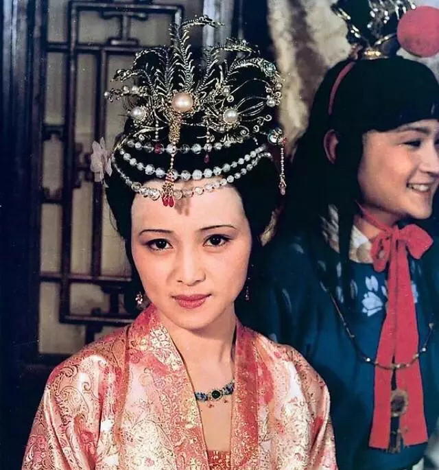 红楼梦开头为什么是女娲补天,而不是盘古开天