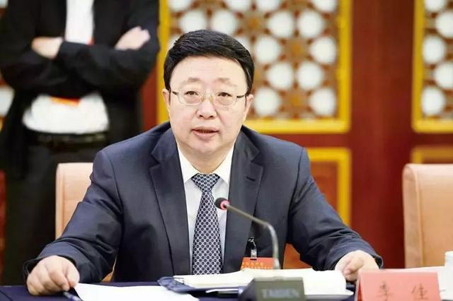 李佳曾长期在辽宁,内蒙古两地工作,曾任辽宁省沈阳市委常委,副市长