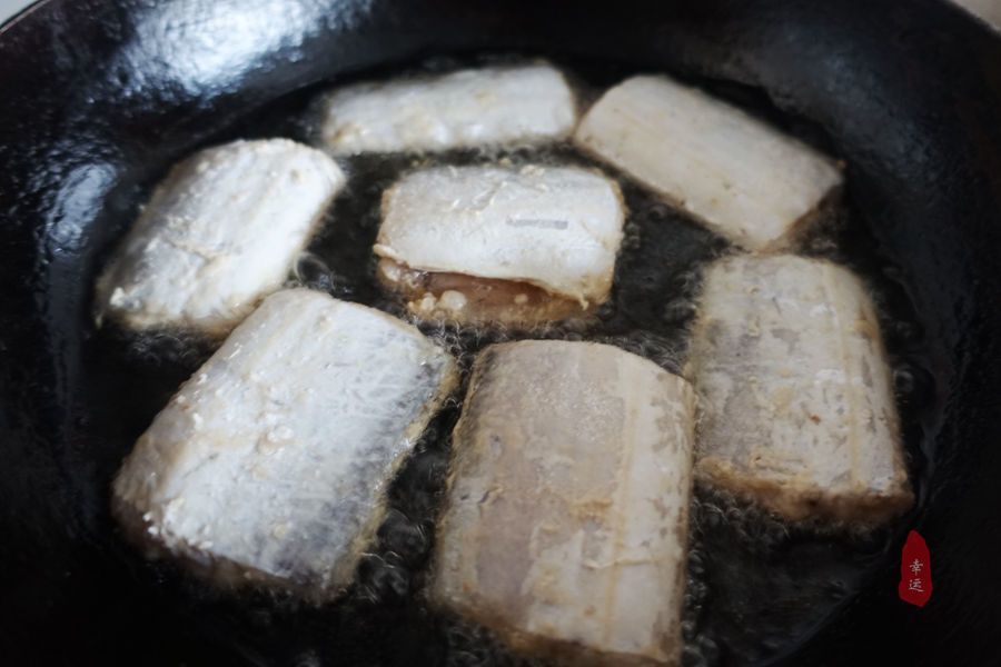 你喜欢吃带鱼吗?是炸、是红烧?我最爱吃煎炸