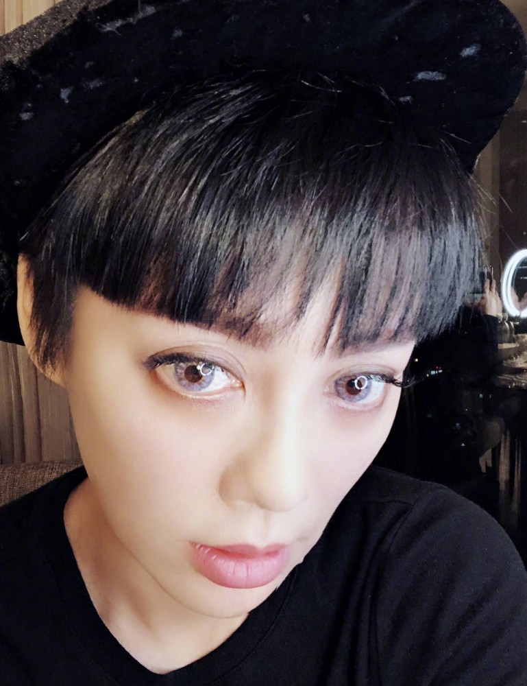 46岁宁静发新照,这双眼睛好大呀,尺寸足以称霸娱乐圈了吧