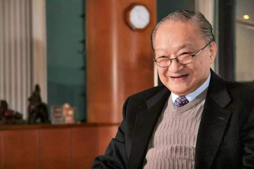 金庸|金庸去陕西参加华山论剑，一到就问：能不能见到贾平凹？