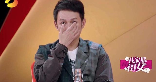 傅园慧衣服上为啥总是出现一条红带子?傅爸说