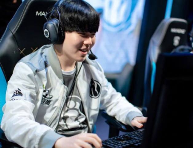 小迷弟Rookie晒与林俊杰合照,却暴露了真实身