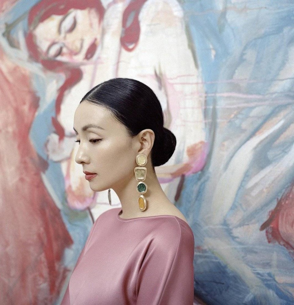 本以为周迅穿草戴花够个性,不料高级脸的陶虹