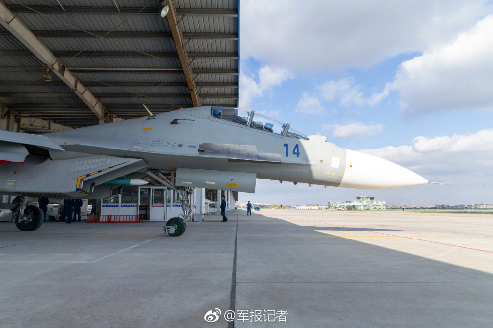 中国海军航空兵新年开训:"最强苏30"挂上国产先进中远程导弹