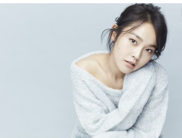 张佳宁金晨比心自拍,两人毫无"默契",网友:难怪让你演小五!